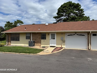 30 Yorkshire Ct Unit D, Manchester, NJ 08759