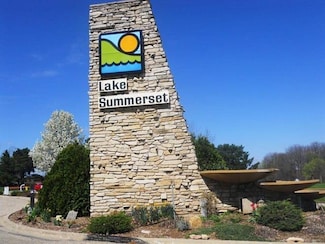 2015 Hillsdown Rd, Lake Summerset, IL 61019