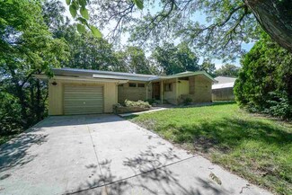 830 Lee St, Manhattan, KS 66502