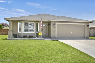 506 Cascade Ave, Moxee, WA 98936