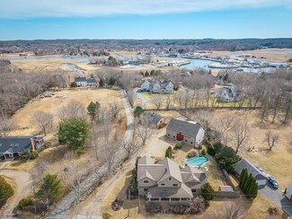 21 Spring St, Essex, MA 01929