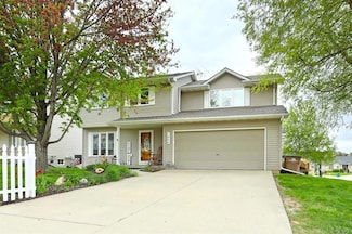1404 E 18th St, Norwalk, IA 50211