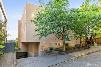 2241 13th Ave W Unit 201, Seattle, WA 98119