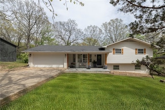 2300 N Briarwood Ln, Fayetteville, AR 72703
