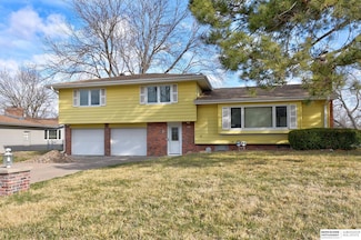 12102 Westover Rd, Omaha, NE 68154