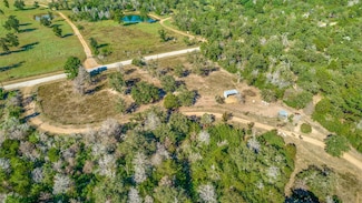 157 Cricket Hollow Ln, Smithville, TX 78957