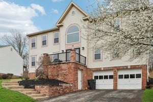 412 Rose Dr, Cranberry Township, PA 16066