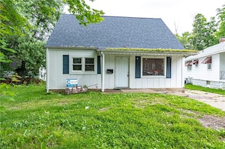 2036 E Dickinson Ave, Decatur, IL 62521