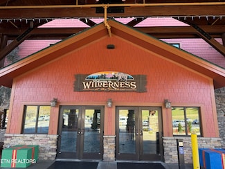 1424 Old Knoxville 13067 13079 Hwy, Sevierville, TN 37876