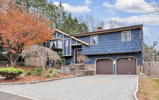 8 Snug Harbor Dr, Danbury, CT 06811