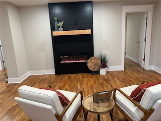 606 E Miami St, Paola, KS 66071