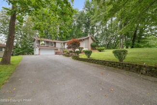 411 Creekwood Dr, Stroudsburg, PA 18360
