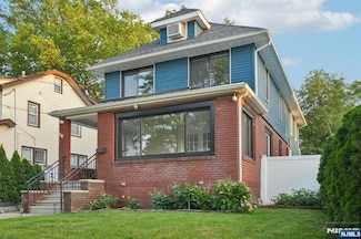 26 Amsterdam Ave, Teaneck, NJ 07666