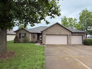 895 W Linwood Ave, Nixa, MO 65714