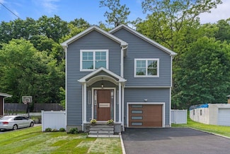 105 Valley Rd, White Plains, NY 10604