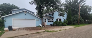 403 River View Rd, Guttenberg, IA 52052