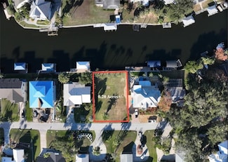 11905 W Bayshore Dr, Crystal River, FL 34429
