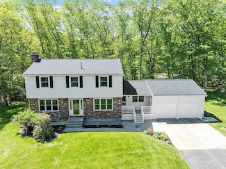 11 Woodhenge Cir, Londonderry, NH 03053