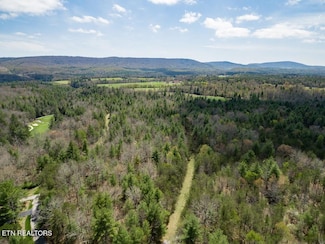 17 Menteith Ln, Crossville, TN 38558