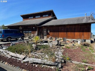 850 Crocker Ave, Coos Bay, OR 97420
