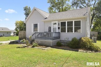 126 E Lincoln Ave, Virden, IL 62690