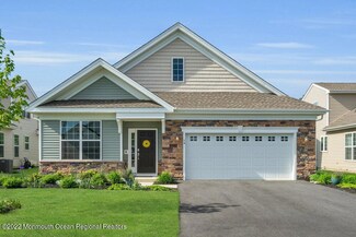 34 Beach St, East Hanover, NJ 07936