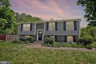 6406 Holyoke Dr, Annandale, VA 22003