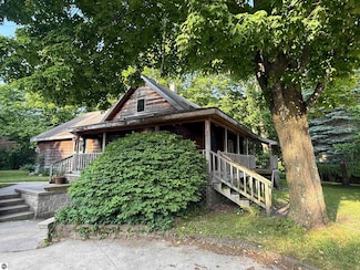 1370 Hidden Hollow Dr, Beulah, MI 49617