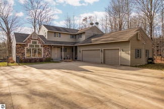 15445 Holly Dr, Thompsonville, MI 49683