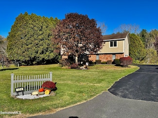 134 Oak Hill Rd, Pittsfield, MA 01201
