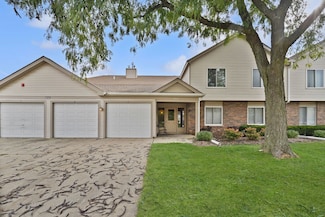 7050 Newport Dr Unit 203, Woodridge, IL 60517