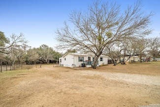 465 County Road 6753, Devine, TX 78016
