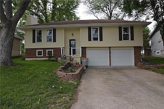 1748 NE Ridgeview Dr, Lees Summit, MO 64086