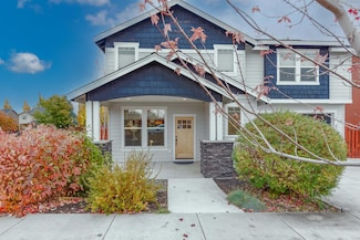 490 NW 28th St, Redmond, OR 97756