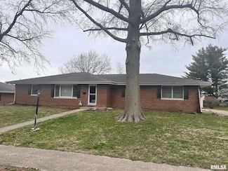 8 Westfair Dr, Jacksonville, IL 62650