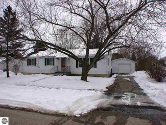 621 S Jeffery Ave, Ithaca, MI 48847