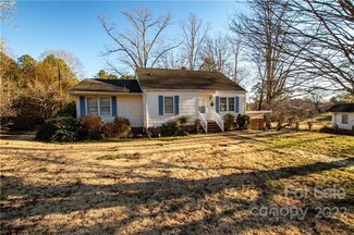 206 E 2nd Ave, Mount Gilead, NC 27306