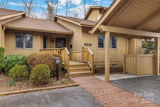 603 Red Oak Dr, Hendersonville, NC 28791