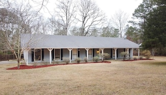 1199 Sherwood Dr, McComb, MS 39648