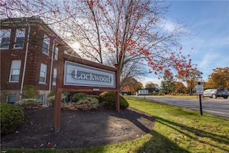 3524 W Shore Rd Unit 215, Warwick, RI 02886