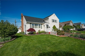 1 Marlboro Ave, Massapequa, NY 11758