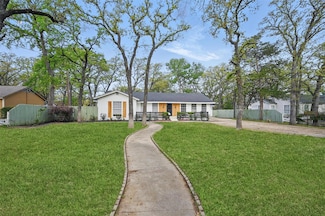 1704 Tierney Rd, Fort Worth, TX 76112