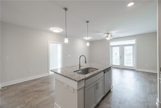 10530 Stony Bluff Dr Unit 305, Ashland, VA 23005