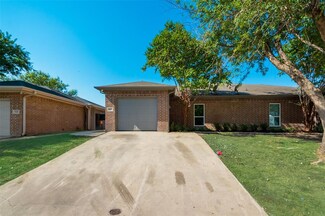 917 SE 10th St, Grand Prairie, TX 75051