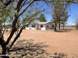 13384 S Cottonwood Rd, Pearce, AZ 85625