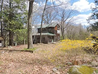 135 Chipmunk Falls Rd, Weare, NH 03281