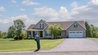 152 Cherrywood Dr, Amsterdam, NY 12010