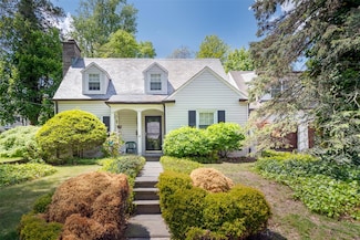 19 Reynal Rd, White Plains, NY 10605