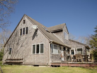 19 Quantapog Rd, Vineyard Haven, MA 02568
