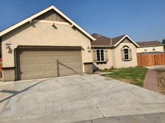 2367 S Orangewood Dr, Fresno, CA 93725